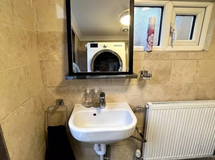 Residenssi Cosy Entire 3 Bed House With Garden And Fast Wifi