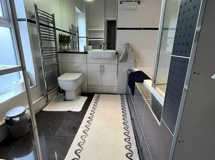 Residenssi Cosy Entire 3 Bed House With Garden And Fast Wifi