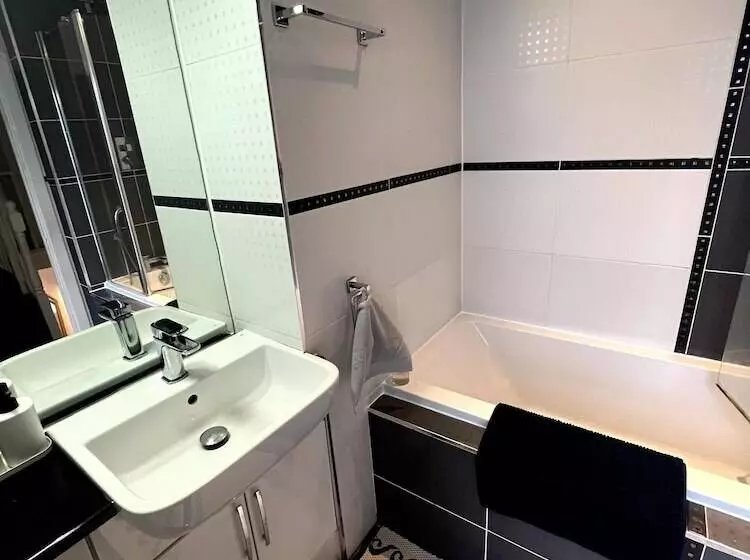 Residenssi Cosy Entire 3 Bed House With Garden And Fast Wifi