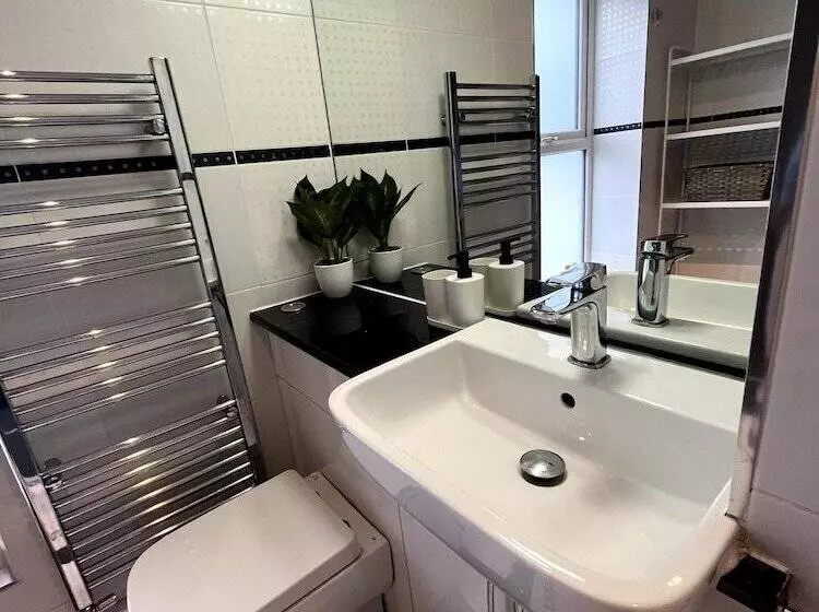 Residenssi Cosy Entire 3 Bed House With Garden And Fast Wifi