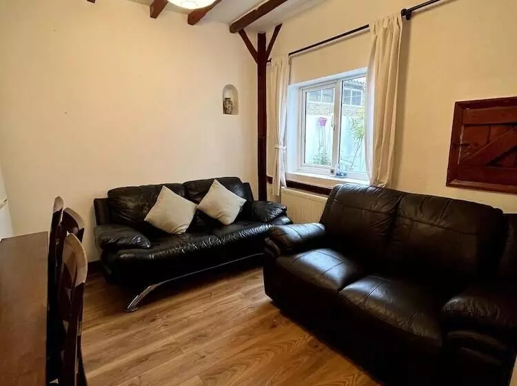 Residenssi Cosy Entire 3 Bed House With Garden And Fast Wifi