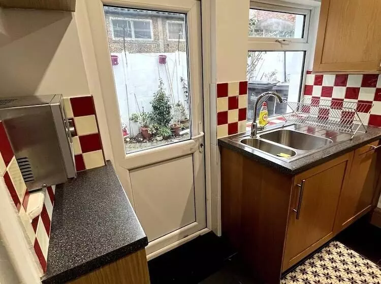 Residenssi Cosy Entire 3 Bed House With Garden And Fast Wifi