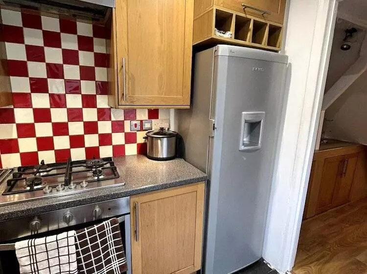 Residenssi Cosy Entire 3 Bed House With Garden And Fast Wifi