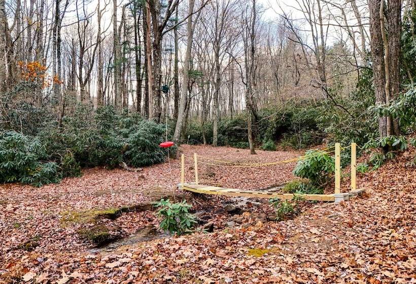 Rustic Fancy Gap Cabin W/ Blue Ridge Parkway Views