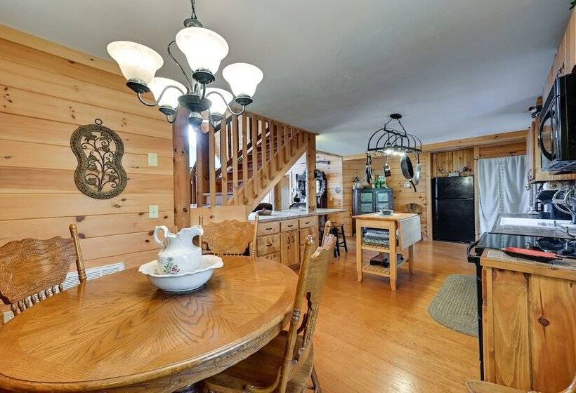 Rustic Fancy Gap Cabin W/ Blue Ridge Parkway Views