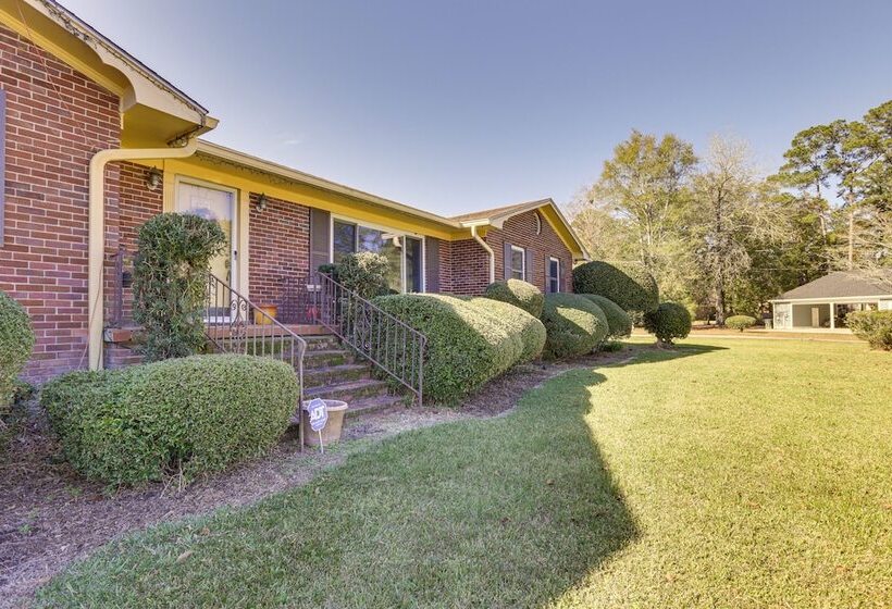 Rustic Thomasville Home W/ Deck: 2 Mi To Downtown!