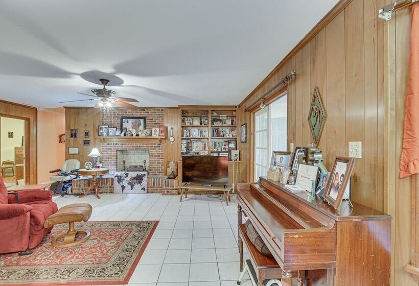 Rustic Thomasville Home W/ Deck: 2 Mi To Downtown!