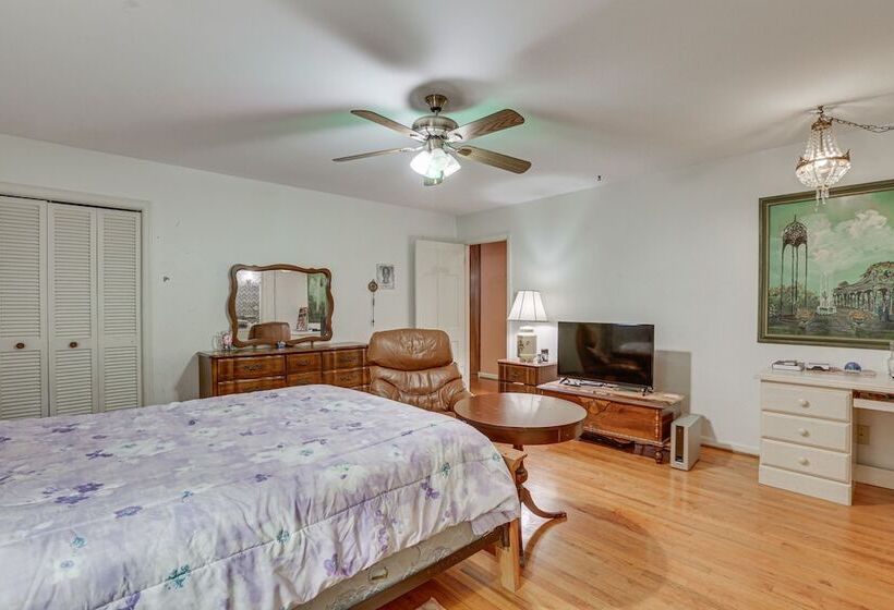 Rustic Thomasville Home W/ Deck: 2 Mi To Downtown!