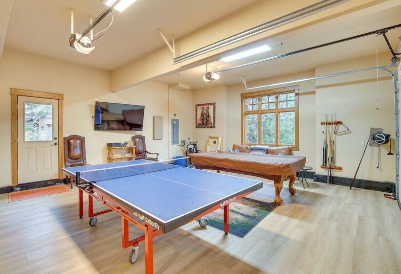 Spacious Cle Elum Cabin On Golf Course W/ Hot Tub!