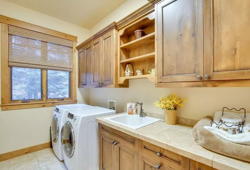 Spacious Cle Elum Cabin On Golf Course W/ Hot Tub!