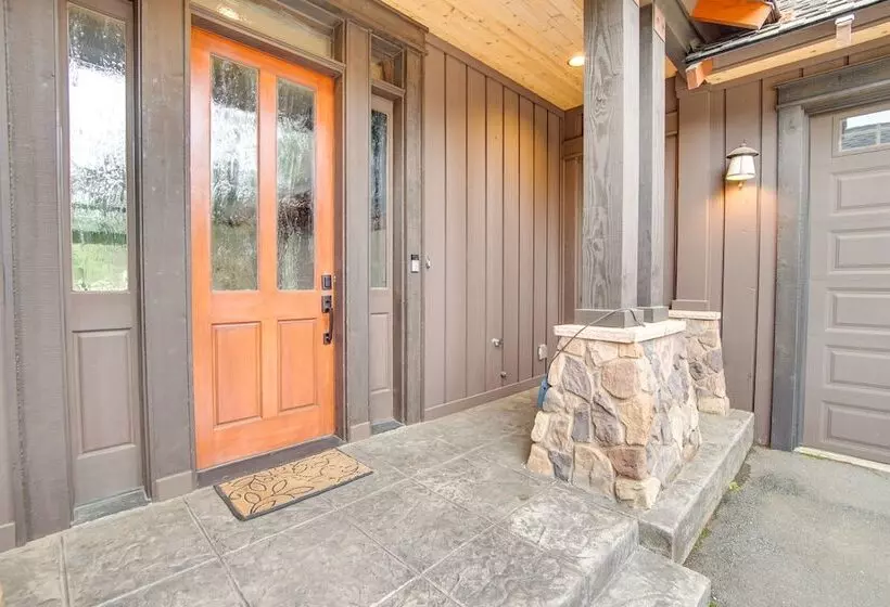 Spacious Cle Elum Cabin On Golf Course W/ Hot Tub!