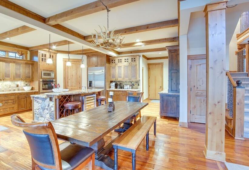 Spacious Cle Elum Cabin On Golf Course W/ Hot Tub!