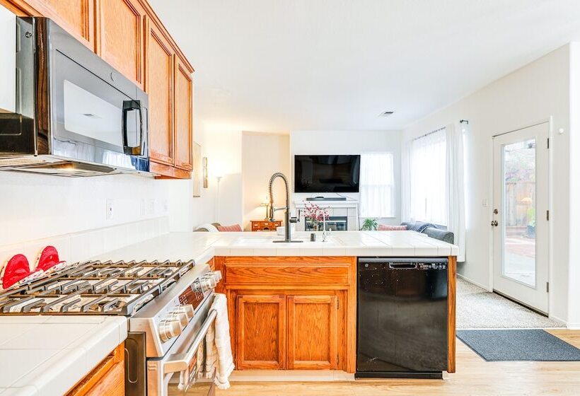 Spacious Los Banos Home W/ Patio   Dogs Welcome!