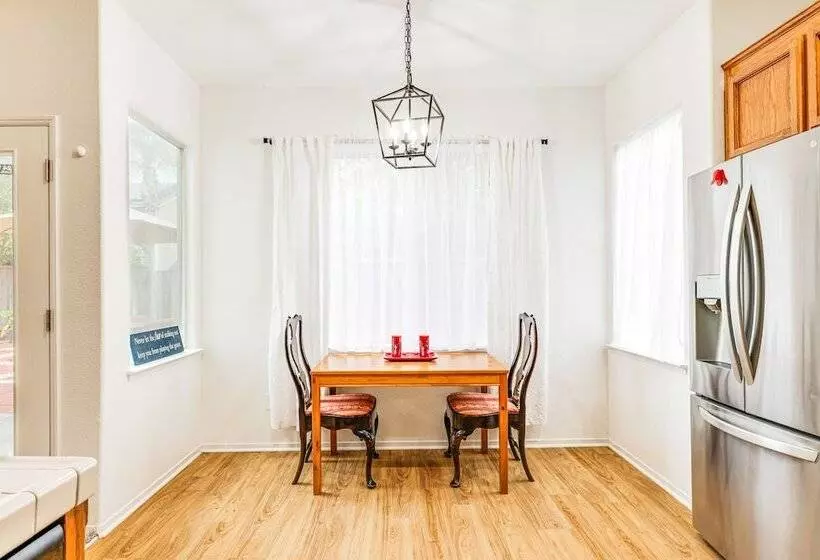 Spacious Los Banos Home W/ Patio   Dogs Welcome!