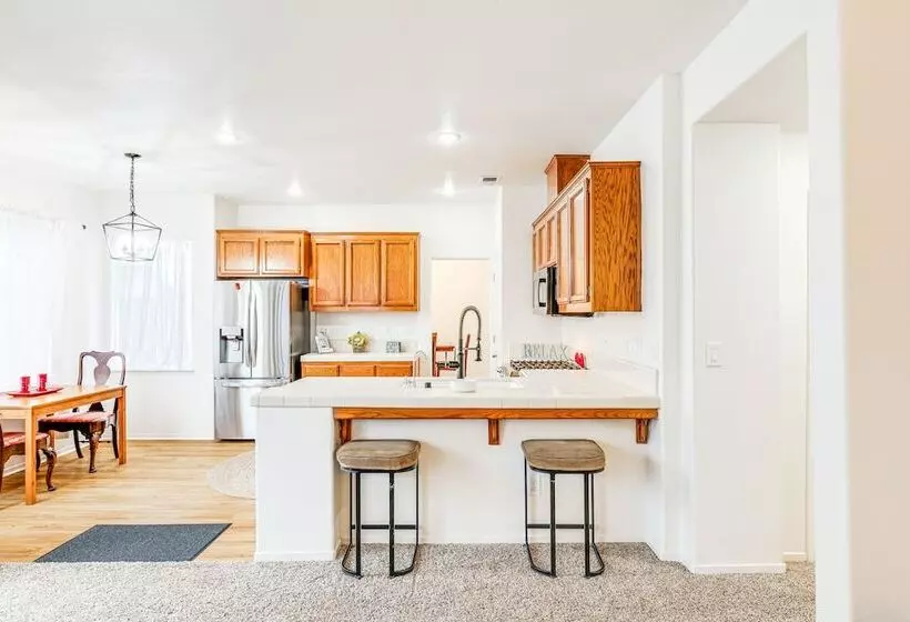 Spacious Los Banos Home W/ Patio   Dogs Welcome!