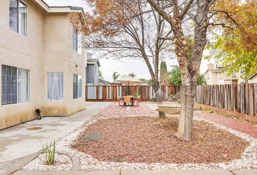 Spacious Los Banos Home W/ Patio   Dogs Welcome!