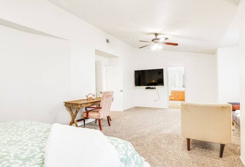 Spacious Los Banos Home W/ Patio   Dogs Welcome!