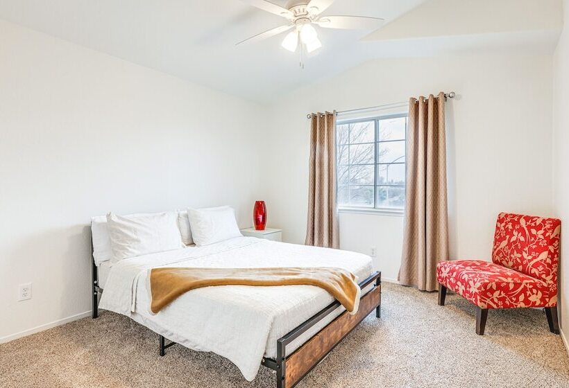 Spacious Los Banos Home W/ Patio   Dogs Welcome!