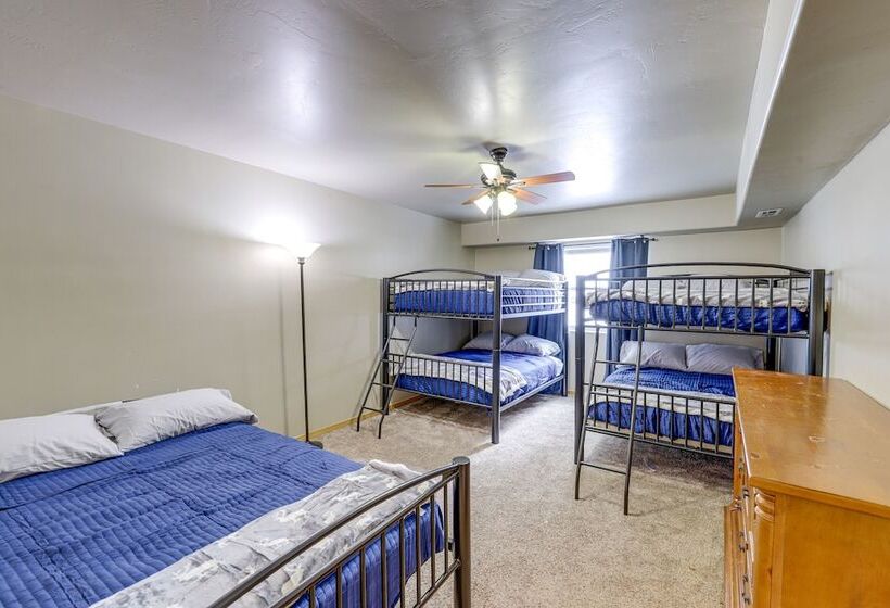 Spacious Mountain View Cabin By Angel Fire Resort