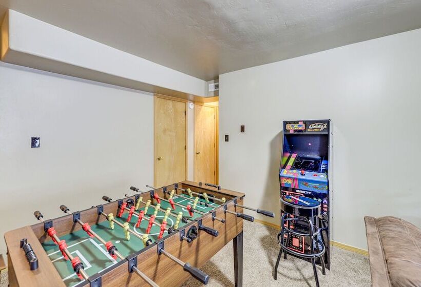 Spacious Mountain View Cabin By Angel Fire Resort