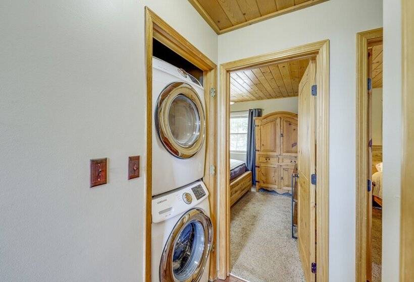 Spacious Mountain View Cabin By Angel Fire Resort