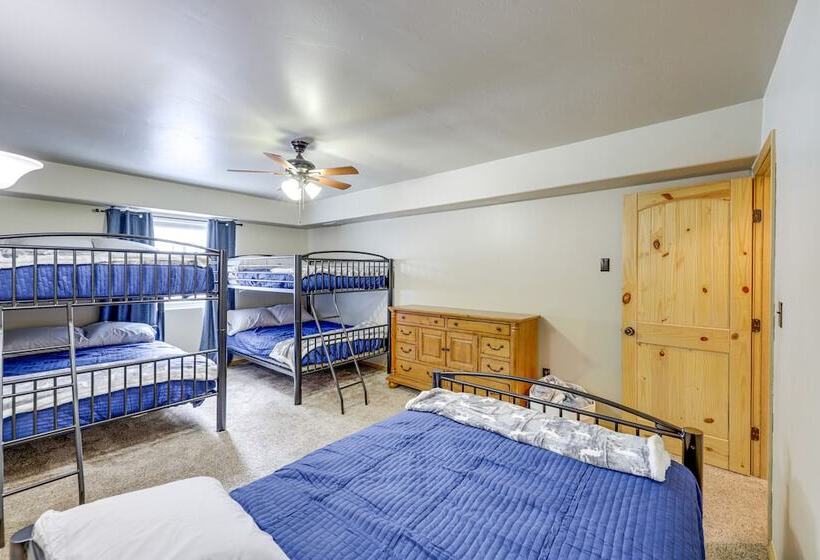 Spacious Mountain View Cabin By Angel Fire Resort