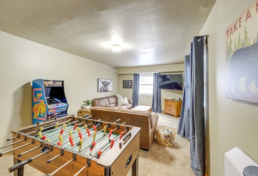 Spacious Mountain View Cabin By Angel Fire Resort