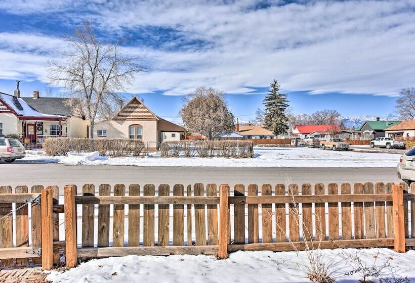 0255: Eclectic Sanctuary 6 Blocks From Downtown!