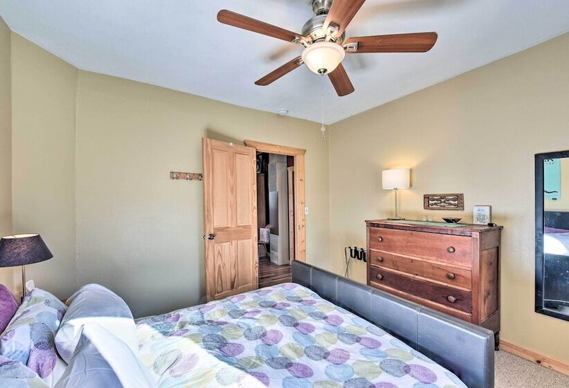 0255: Eclectic Sanctuary 6 Blocks From Downtown!