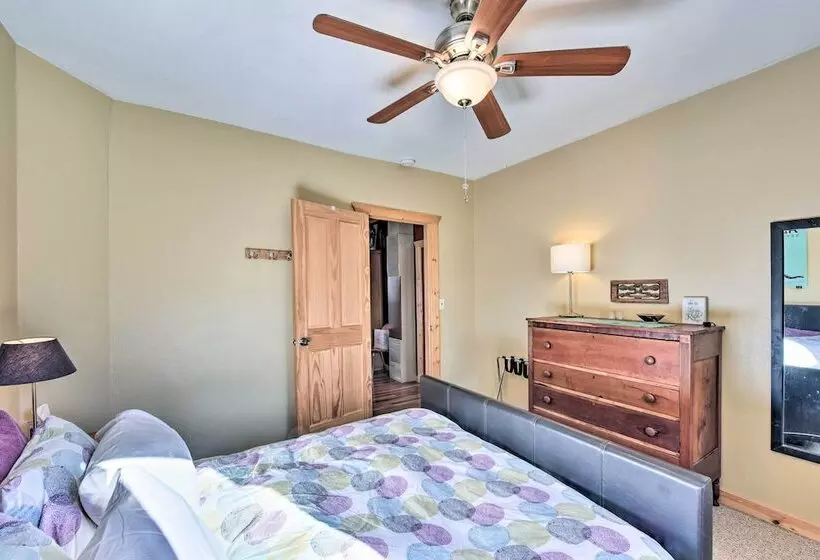 0255: Eclectic Sanctuary 6 Blocks From Downtown!