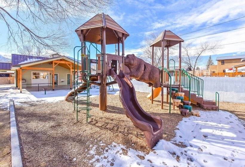 0255: Eclectic Sanctuary 6 Blocks From Downtown!