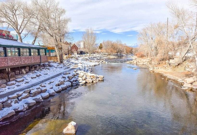 0255: Eclectic Sanctuary 6 Blocks From Downtown!