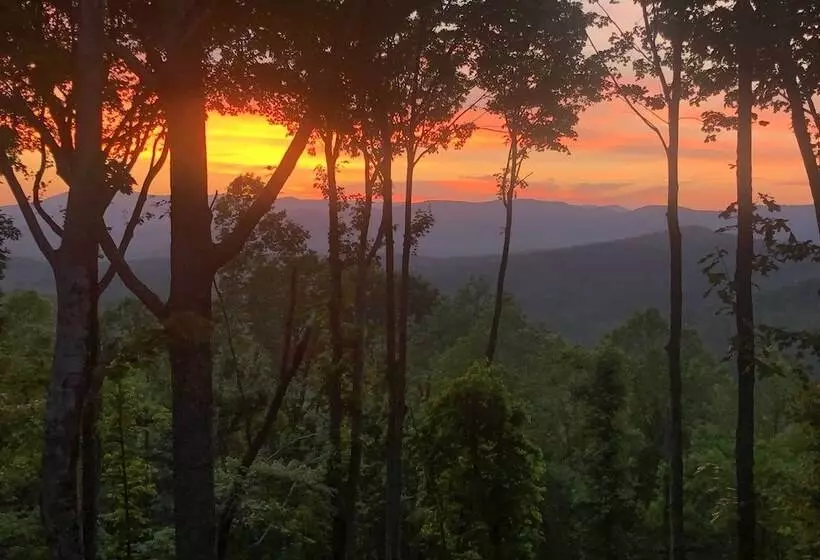 A Sunset Dream    Upscale Blue Ridge Cabin!