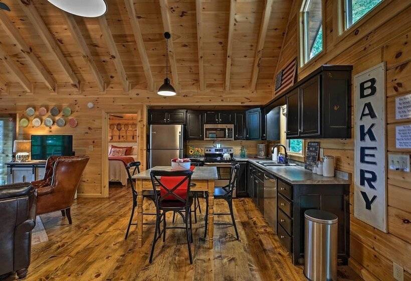 A Sunset Dream Upscale Blue Ridge Cabin!