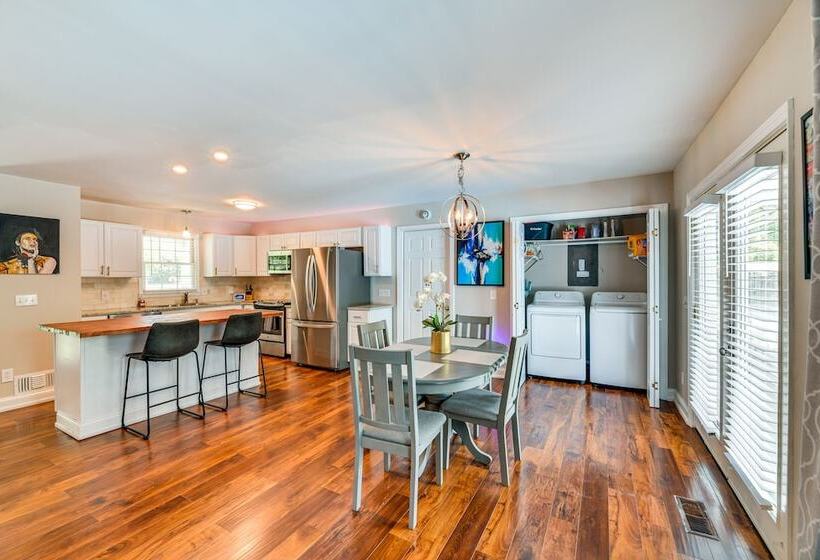 Acworth Oasis W/ Pool, Hot Tub & Fire Pit!