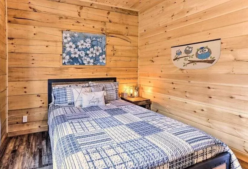 Coosawattee River Resort Cabin W/ Private Hot Tub!