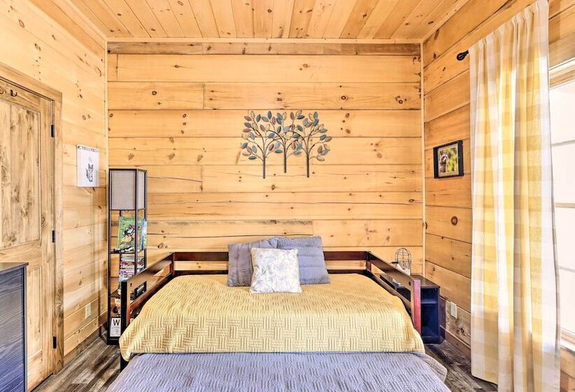 Coosawattee River Resort Cabin W/ Private Hot Tub!