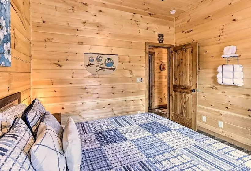 Coosawattee River Resort Cabin W/ Private Hot Tub!