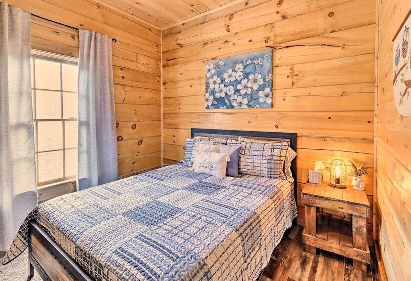 Coosawattee River Resort Cabin W/ Private Hot Tub!