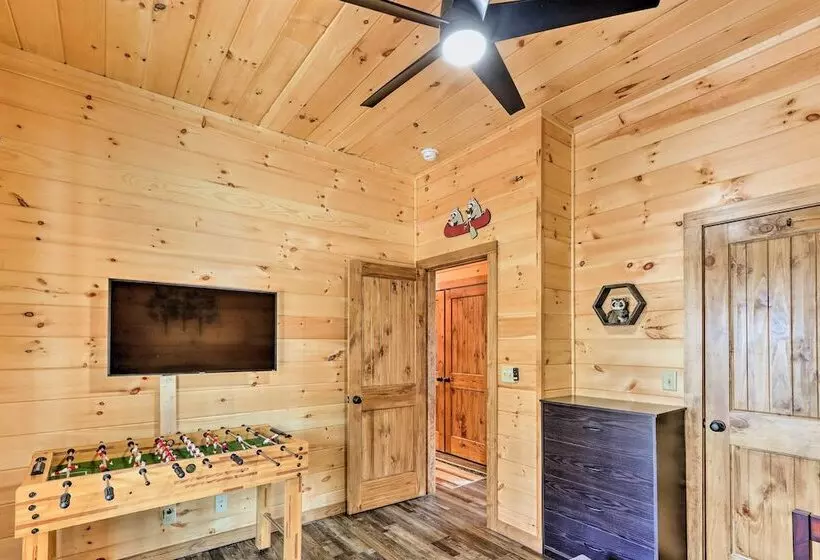 Coosawattee River Resort Cabin W/ Private Hot Tub!