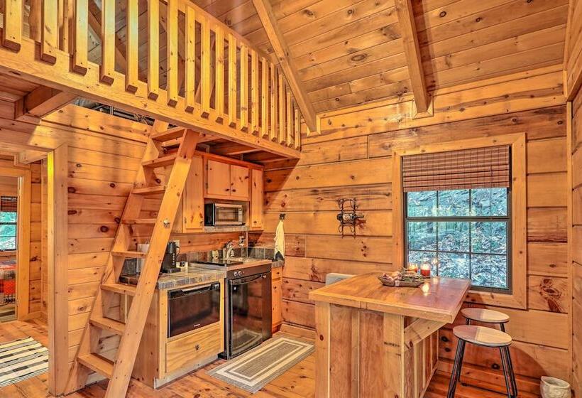 Charming Blue Ridge Cabin W/ Deck + Grill!