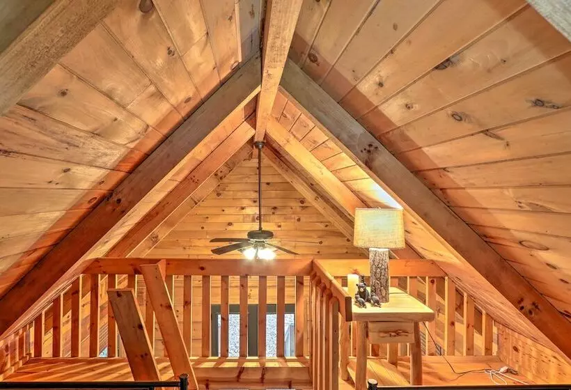 Charming Blue Ridge Cabin W/ Deck + Grill!