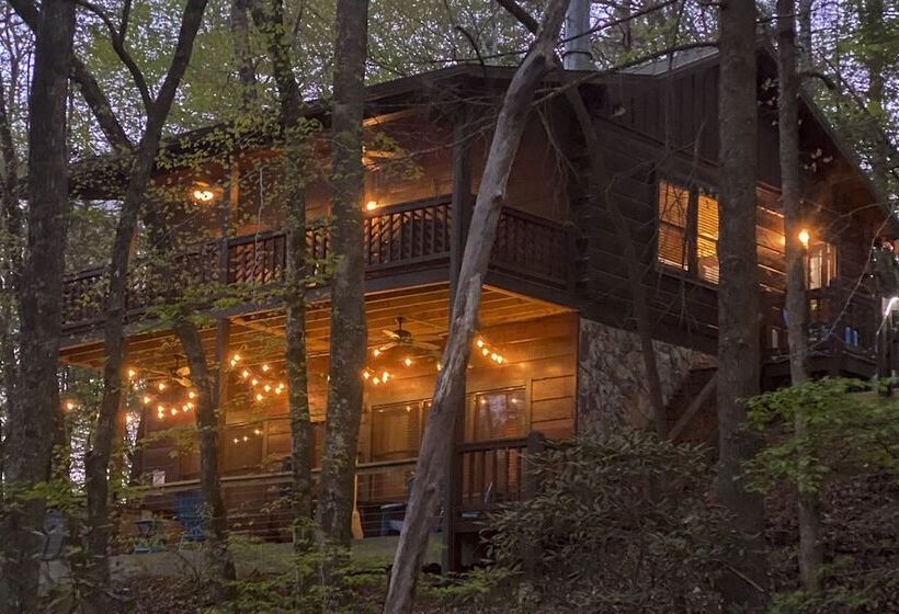 Charming Blue Ridge Cabin W/ Game Room & Hot Tub!