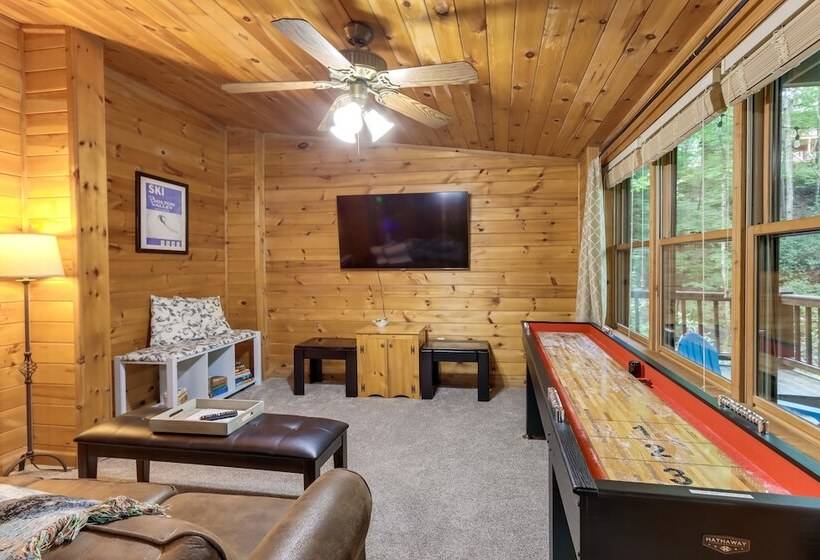 Charming Blue Ridge Cabin W/ Game Room & Hot Tub!