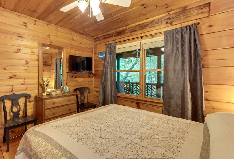 Charming Blue Ridge Cabin W/ Game Room & Hot Tub!