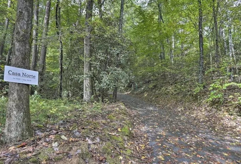 Charming Blue Ridge Cabin W/ Game Room & Hot Tub!