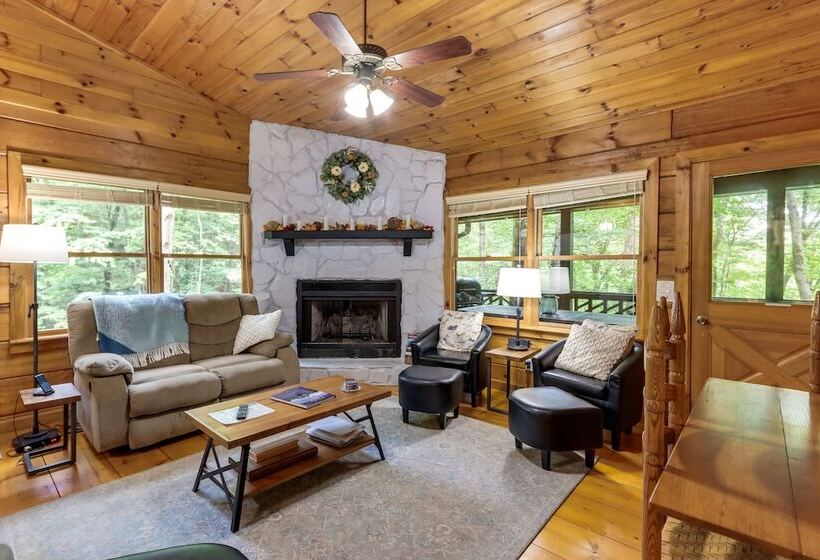 Charming Blue Ridge Cabin W/ Game Room & Hot Tub!