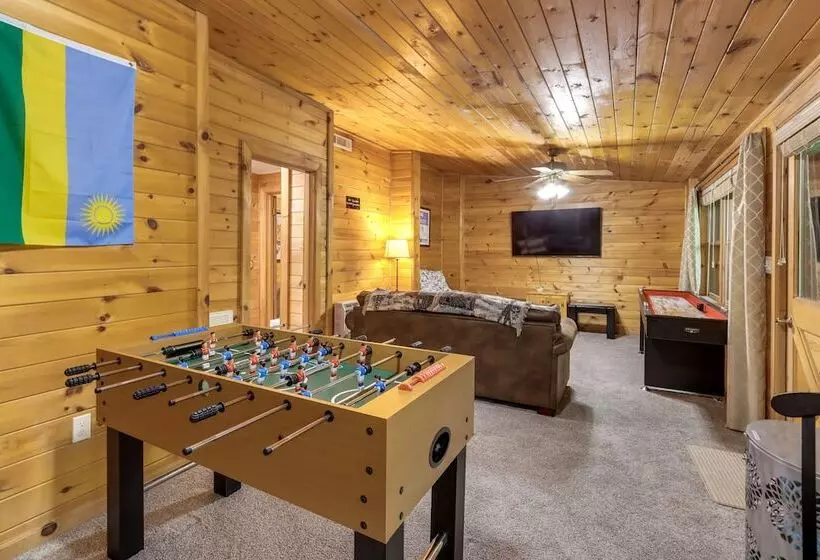 Charming Blue Ridge Cabin W/ Game Room & Hot Tub!
