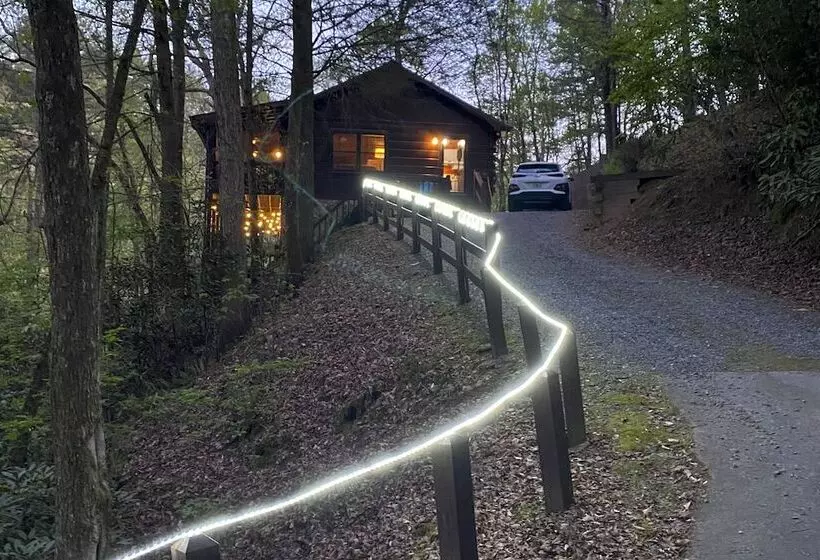 Charming Blue Ridge Cabin W/ Game Room & Hot Tub!