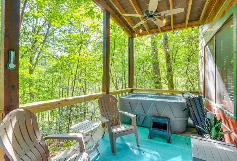 Charming Blue Ridge Cabin W/ Game Room & Hot Tub!
